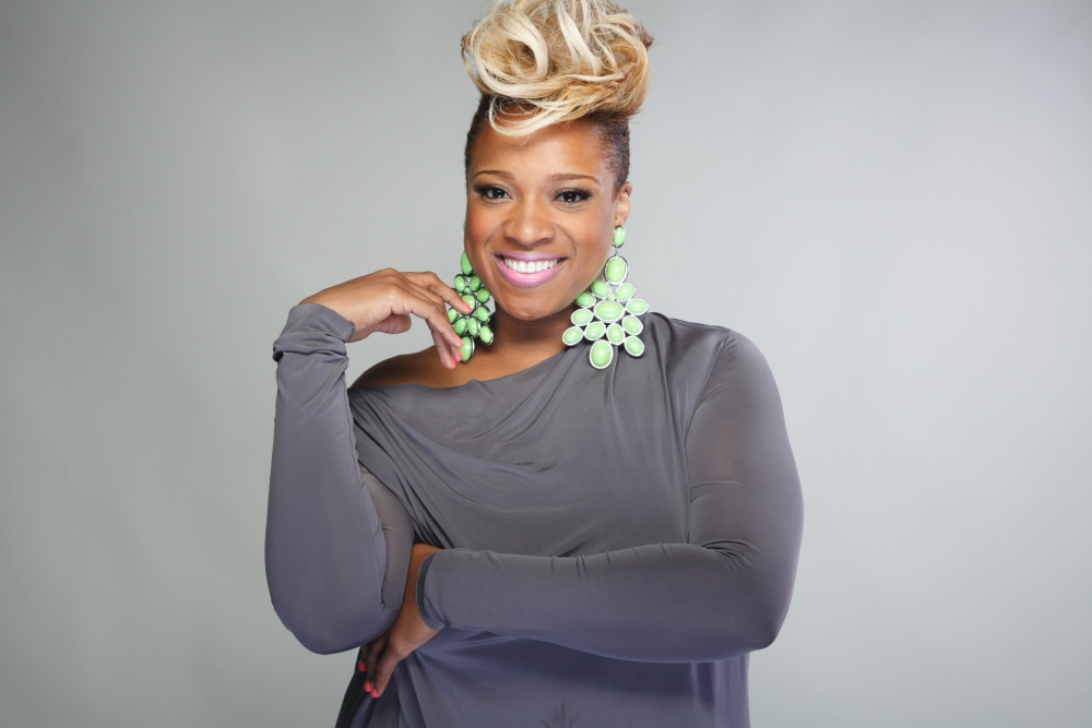 Kierra Sheard on Tour w/ All Girl Band